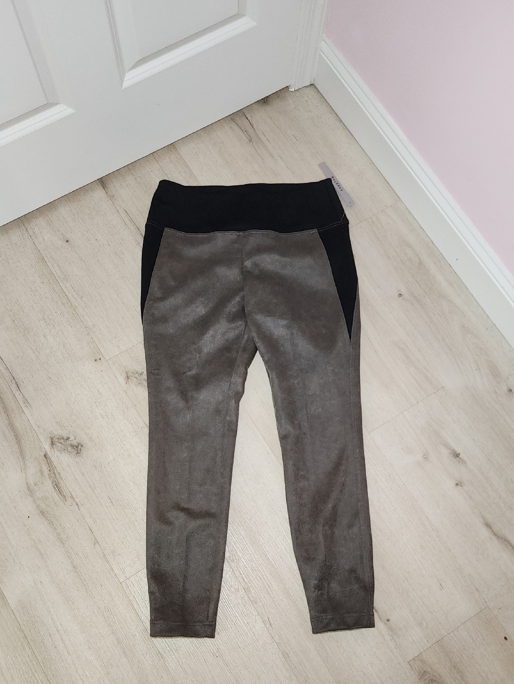 Zac & Rachel Suede-Texture Leggings in Gray with Black Waistband